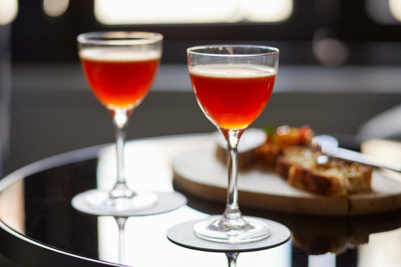 The Whitney Hotel Boston Zewnętrze zdjęcie A Clover Club cocktail