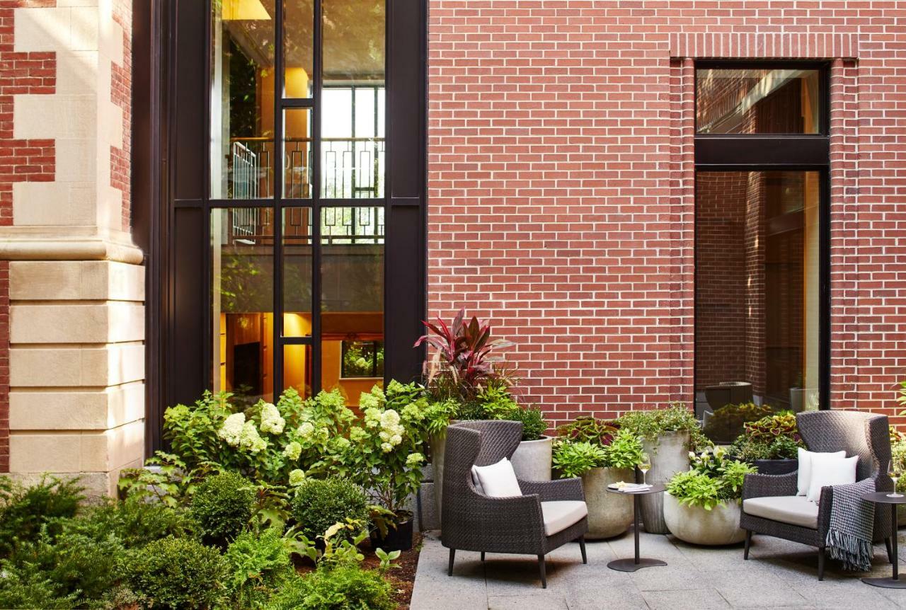 The Whitney Hotel Boston Zewnętrze zdjęcie The courtyard at the 100 East 53rd Street townhouse