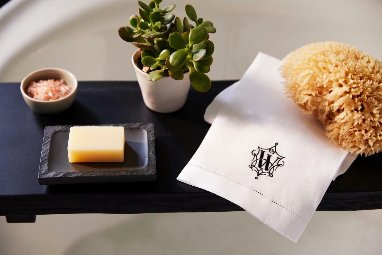 The Whitney Hotel Boston Zewnętrze zdjęcie A folded guest towel