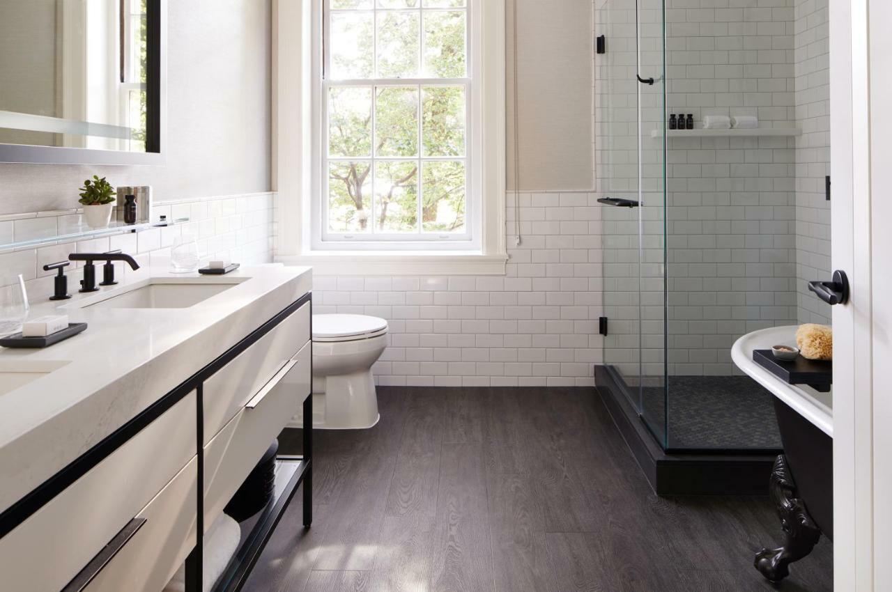 The Whitney Hotel Boston Zewnętrze zdjęcie Bathroom with a shower enclosure