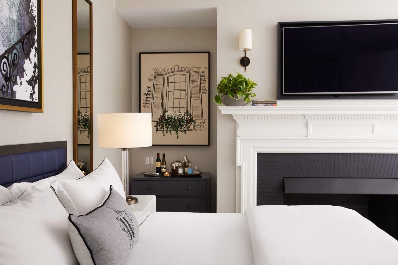 The Whitney Hotel Boston Zewnętrze zdjęcie A bedroom at the London West Hollywood