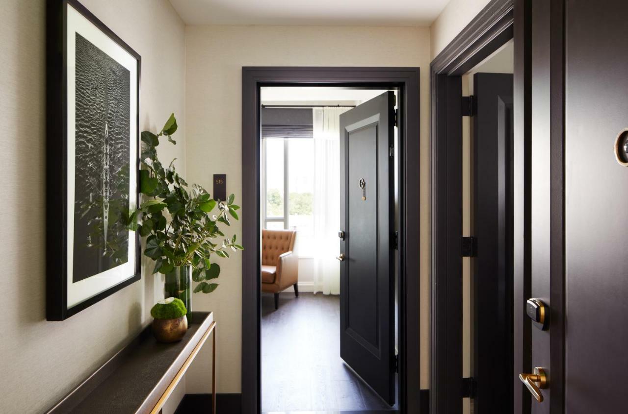 The Whitney Hotel Boston Zewnętrze zdjęcie A suite at The Standard East Village