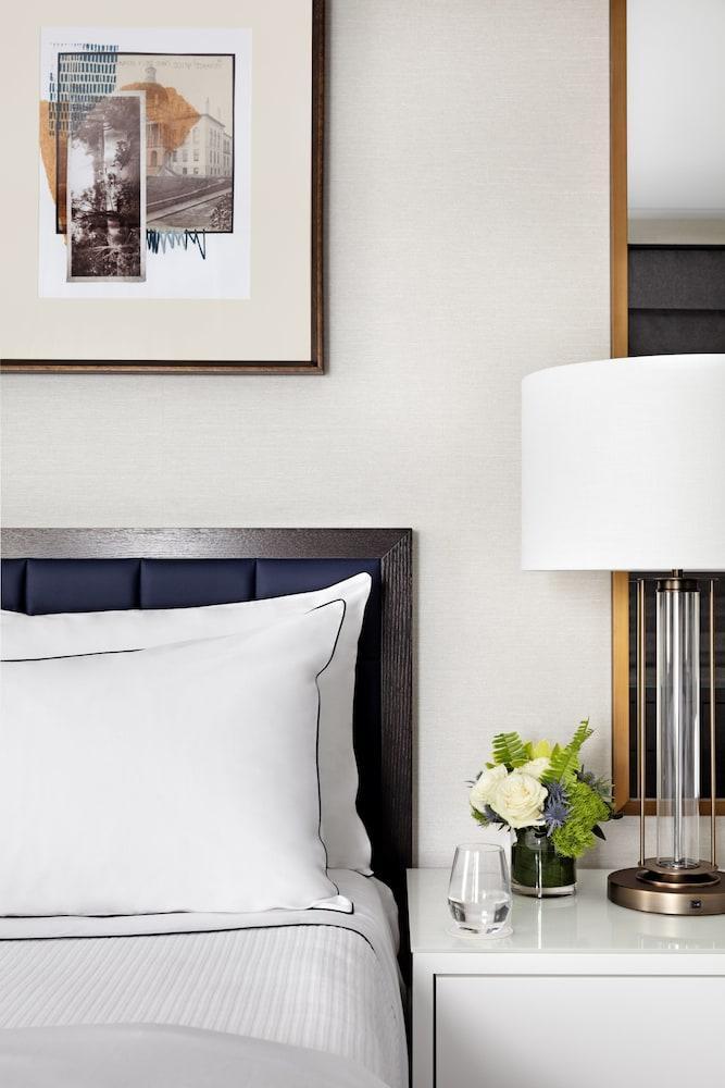 The Whitney Hotel Boston Zewnętrze zdjęcie A bed with a white bedsheet